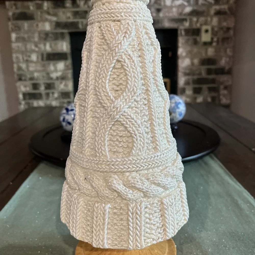 White Cable Knit Look Poly Resin Christmas Tree 15 Inch Tall New